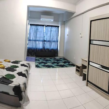 Nurizz Condostay Homestay Pantai Puteri Melaka Kampong Bukit Darat Exterior photo