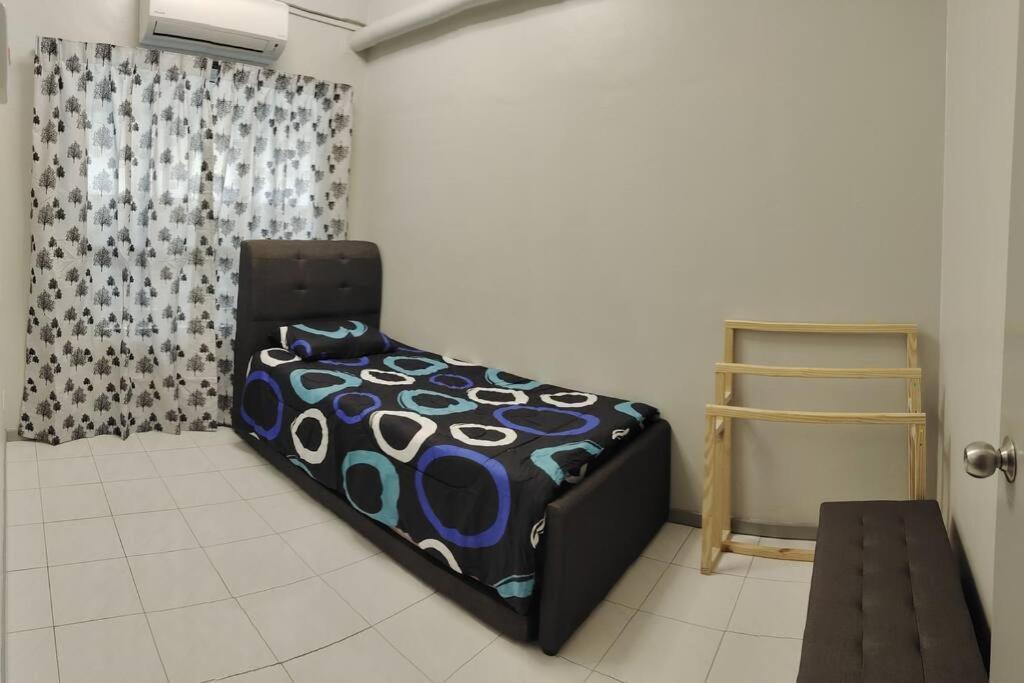 Nurizz Condostay Homestay Pantai Puteri Melaka Kampong Bukit Darat Exterior photo