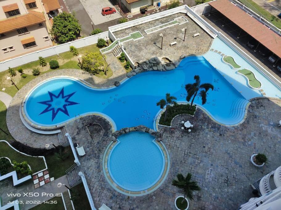 Nurizz Condostay Homestay Pantai Puteri Melaka Kampong Bukit Darat Exterior photo
