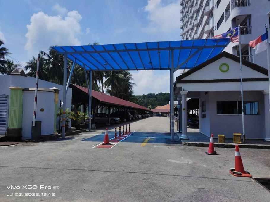 Nurizz Condostay Homestay Pantai Puteri Melaka Kampong Bukit Darat Exterior photo