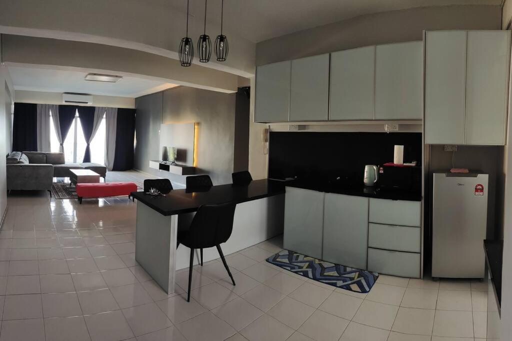Nurizz Condostay Homestay Pantai Puteri Melaka Kampong Bukit Darat Exterior photo