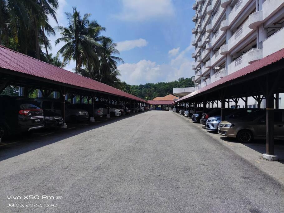Nurizz Condostay Homestay Pantai Puteri Melaka Kampong Bukit Darat Exterior photo